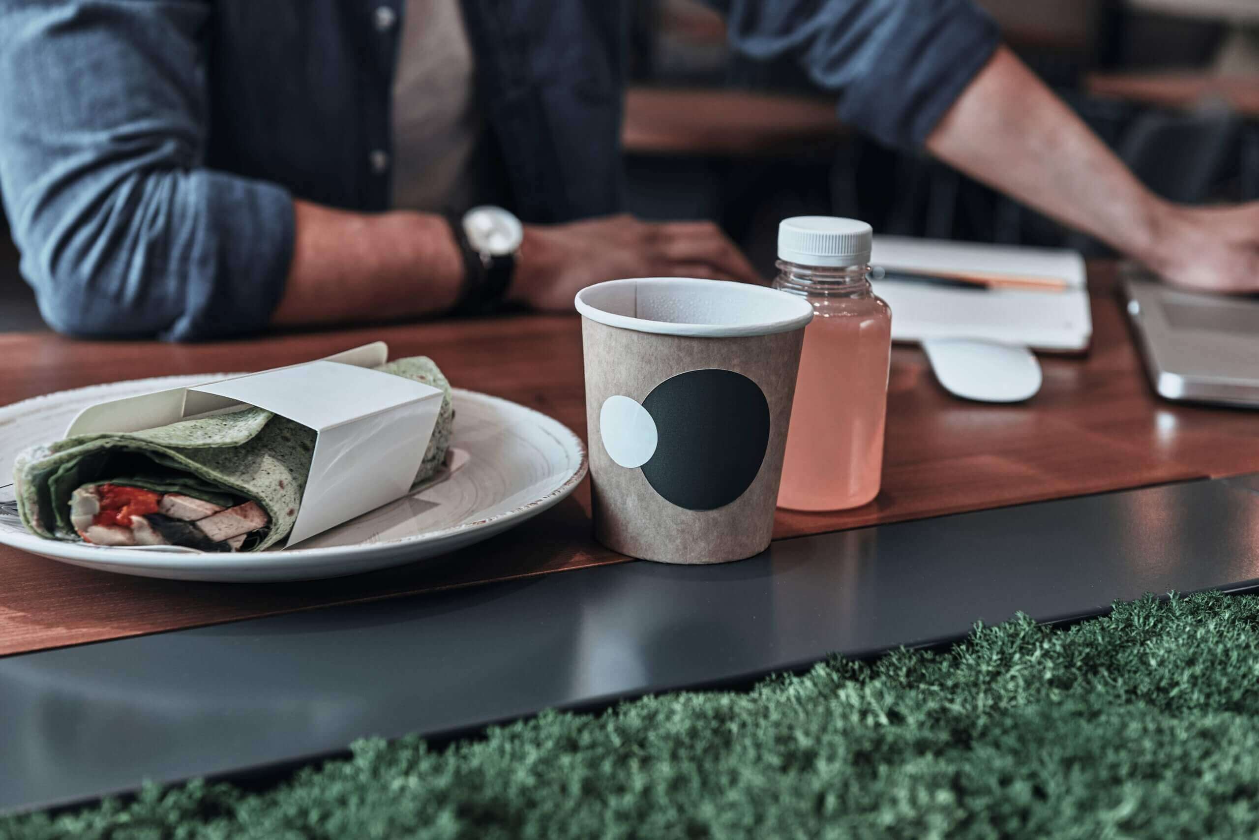 Eco friendly cafe meals with minimal packaging 